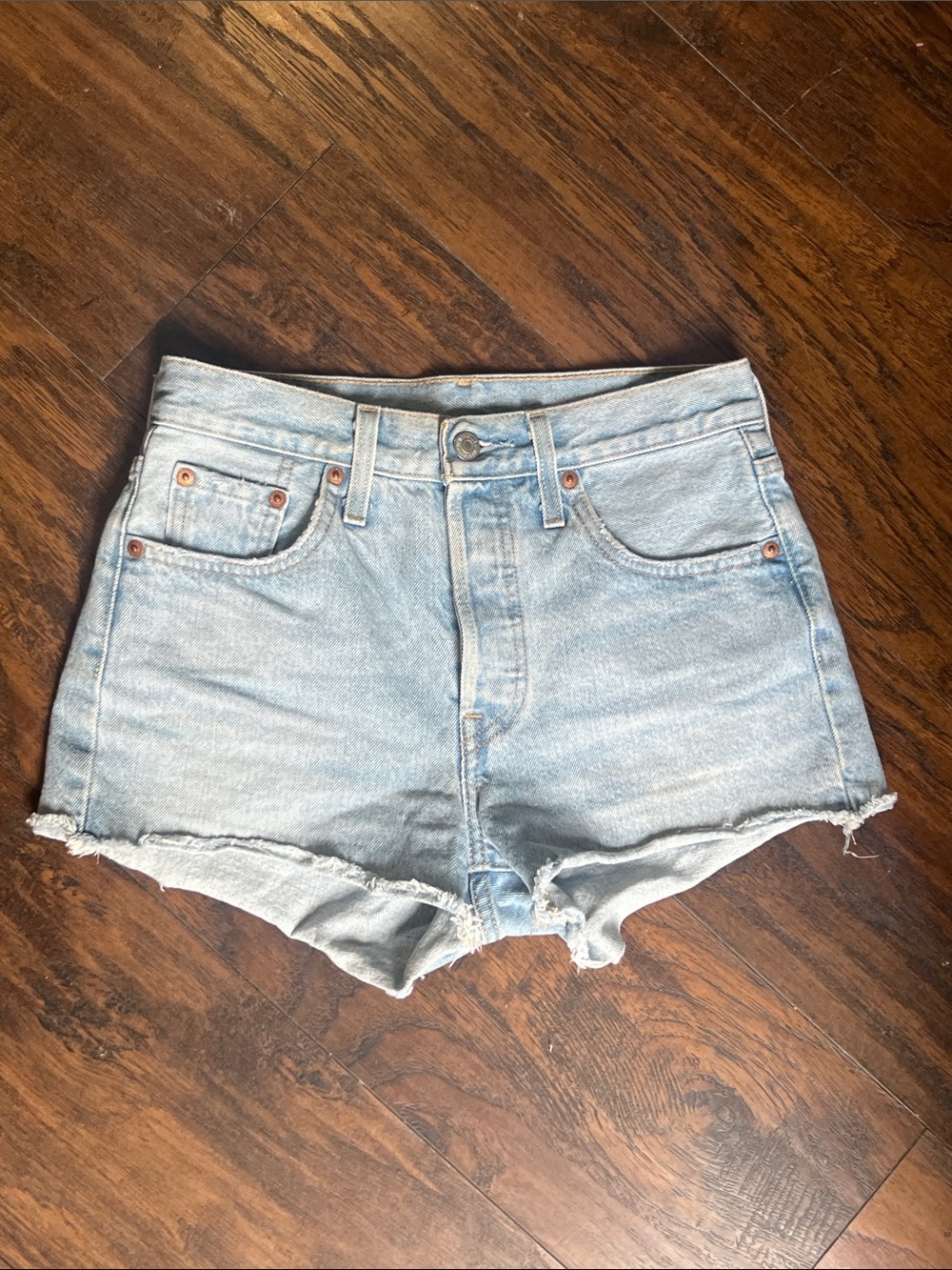 Levi’s original 501 button fly raw hem shorts woman’s size 25 light wash